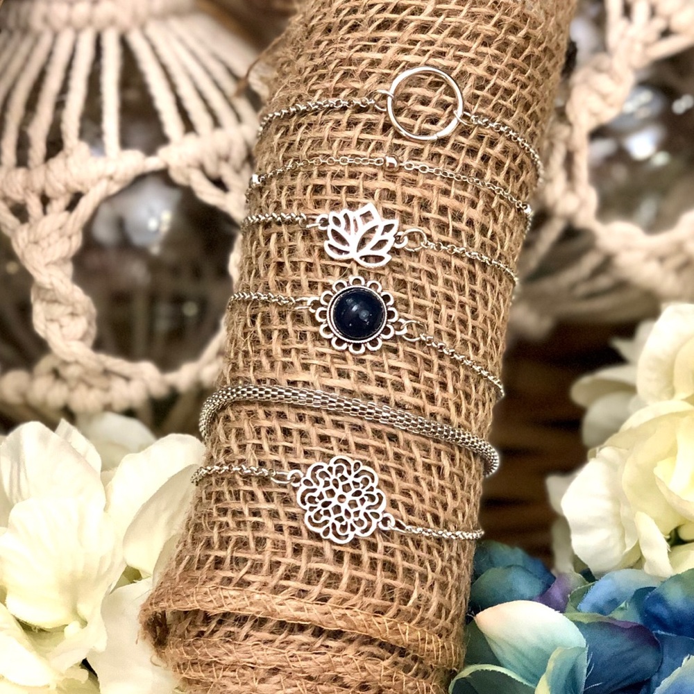 🌼2/$20🌼Lotus Bracelet Set